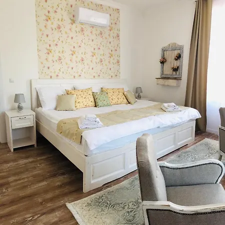 Bella Bed and Breakfast 4*