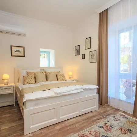Bella Bed and Breakfast 4*
