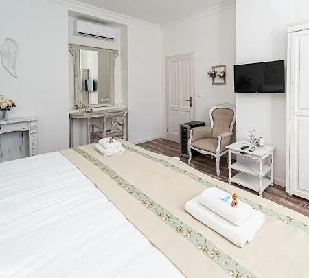 Bella 包道乔尼托毛伊