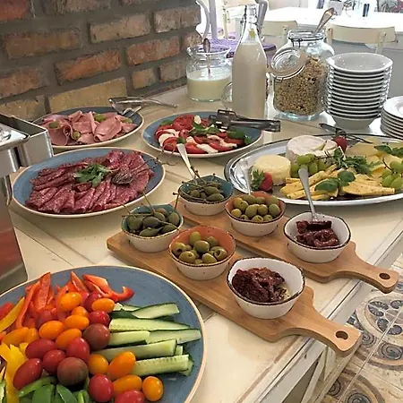 Bella Bed and Breakfast 4*