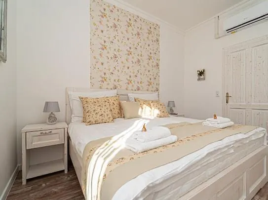 Bella Bed and breakfast 4*